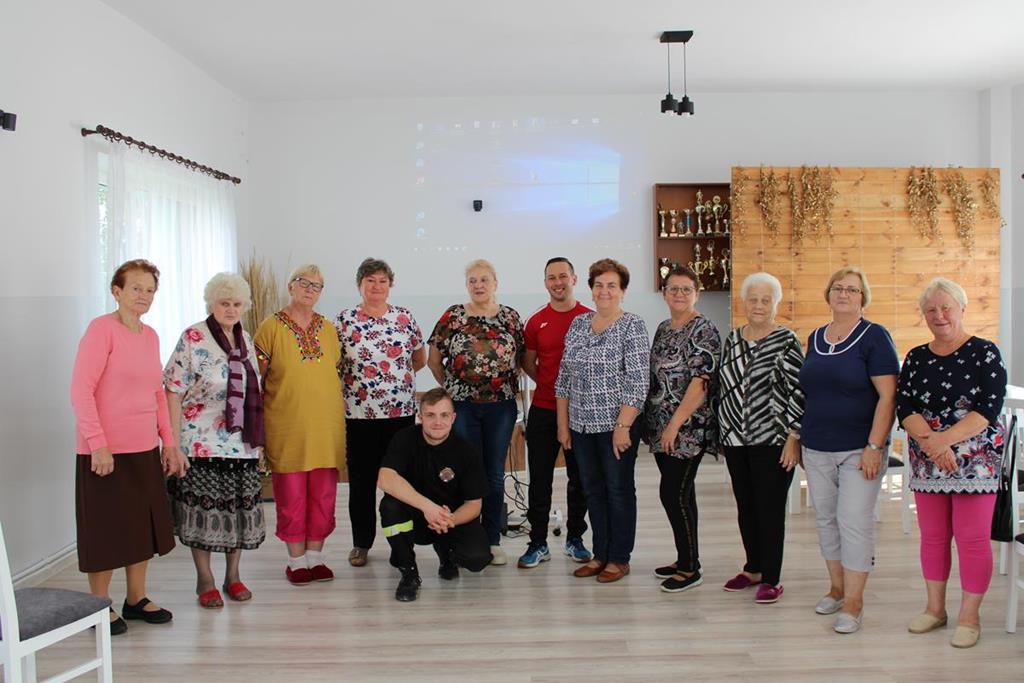 Ilustracja do informacji: Pierwsza pomoc w Klubie Senior + w Mortęgach